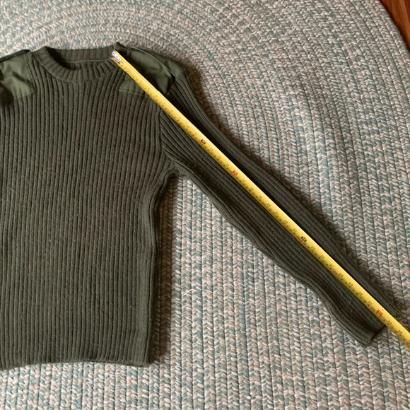 Green Army Surplus Sweater Size Medium To Large - Picture 4 of 7